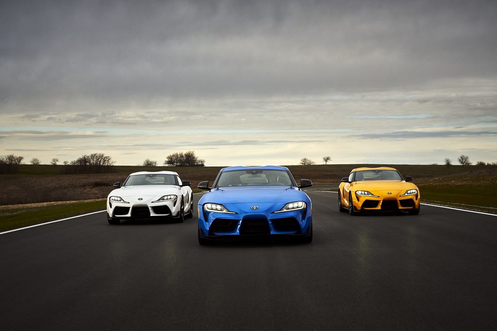 Toyota Supra уже после фейслифтинга. У него 382 л.с. — столько же, сколько у BMW Z4 M40i.