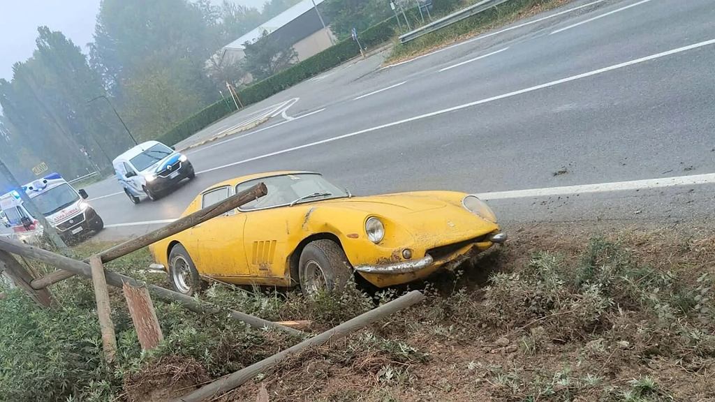 Чрезвычайно редкий Ferrari разбился в Италии. 60-летний мужчина собирался в магазин...