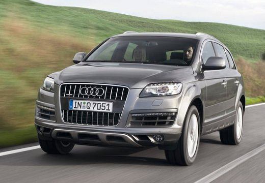Audi Q7 V12 TDI на немецком шоссе. Пик дизеля [ВИДЕО]