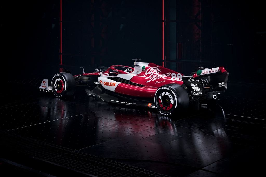Команда Alfa Romeo показала автомобиль. Новое оружие Роберта Кубицы