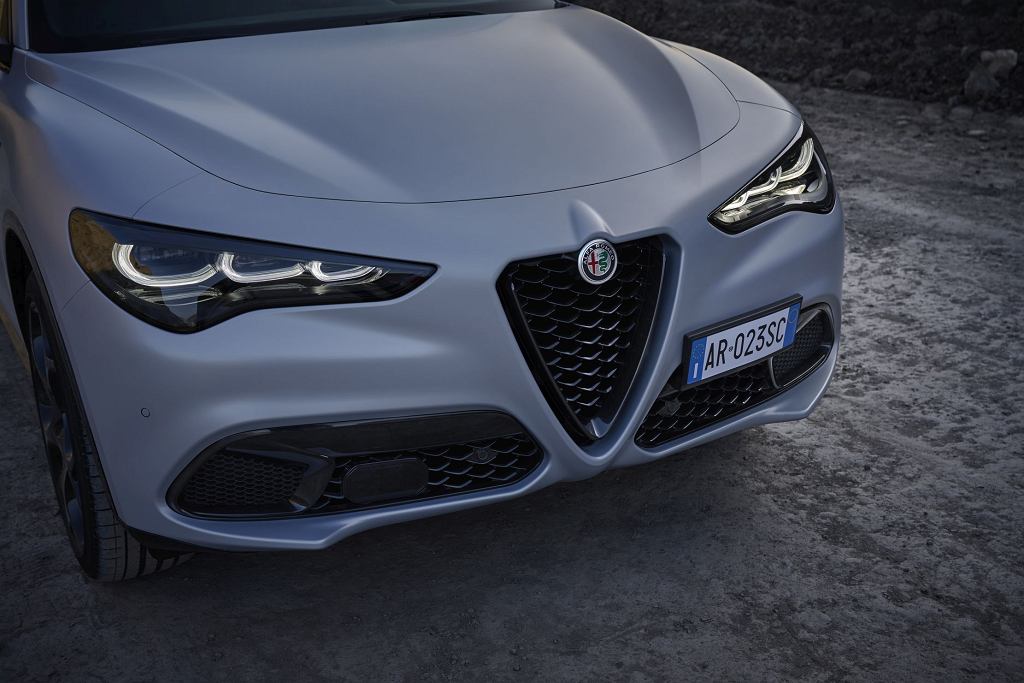 Alfa Romeo обновляет модели Stelvio и Giulia. Новые не только фары