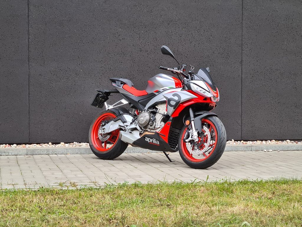 Мнения Moto.pl: Aprilia Tuono 660, то есть голый мужчина