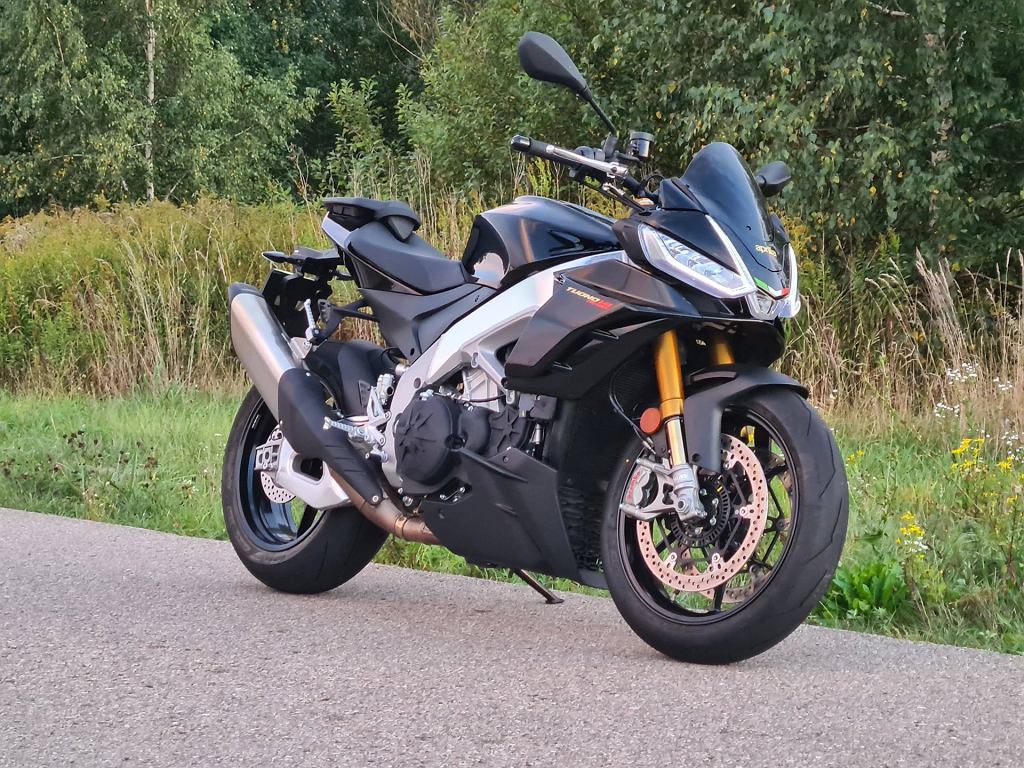 Мнения Moto.pl: На улице холодно, но когда я думаю об Aprilia Tuono V4, мне становится жарко