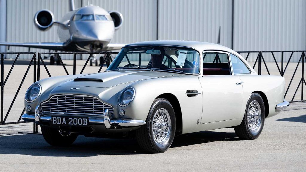 Продан Aston Martin DB5 Коннери. Оно принадлежало ему до его смерти