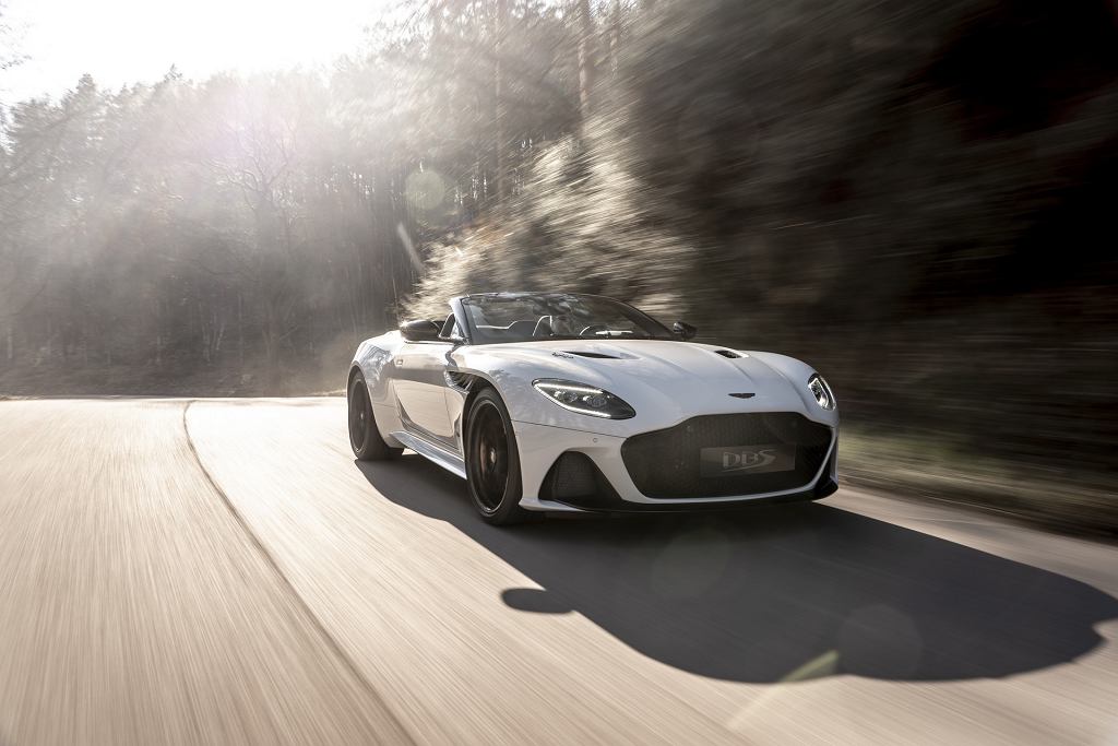 Aston Martin DBS Superleggera Volante — самый быстрый кабриолет в истории Aston Martin.
