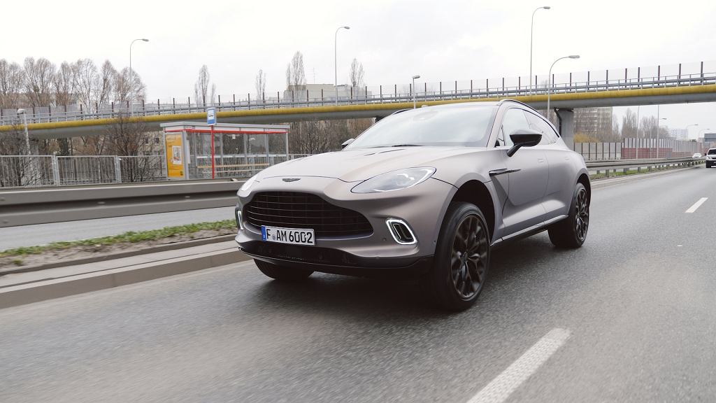Aston Martin DBX в Студии Бизнеса. Уникальный внедорожник играл с нами для WO¦P