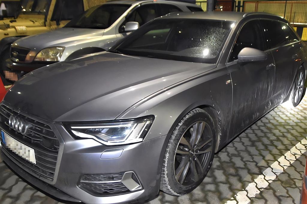 Украденный в пятницу Audi был найден в субботу. Его уже искал Интерпол.
