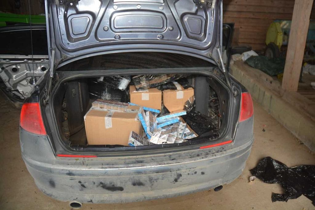 Контрабандисты ездили на вооруженной Audi A8. Автомобиль с двойной шиповой пусковой установкой