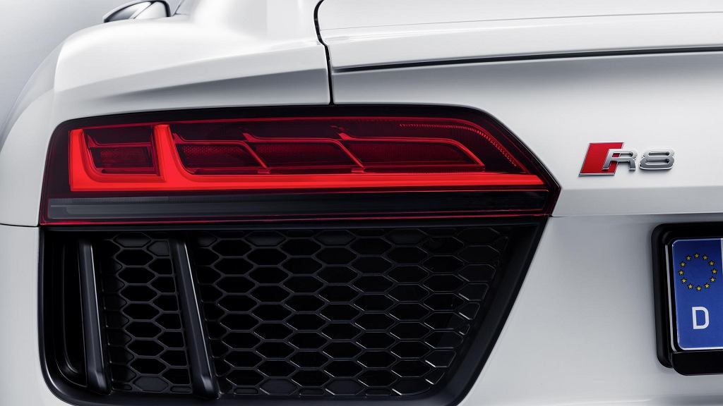 Audi представляет новый R8. Это версия V10 RWS, т.е. 540 л.с. сзади.