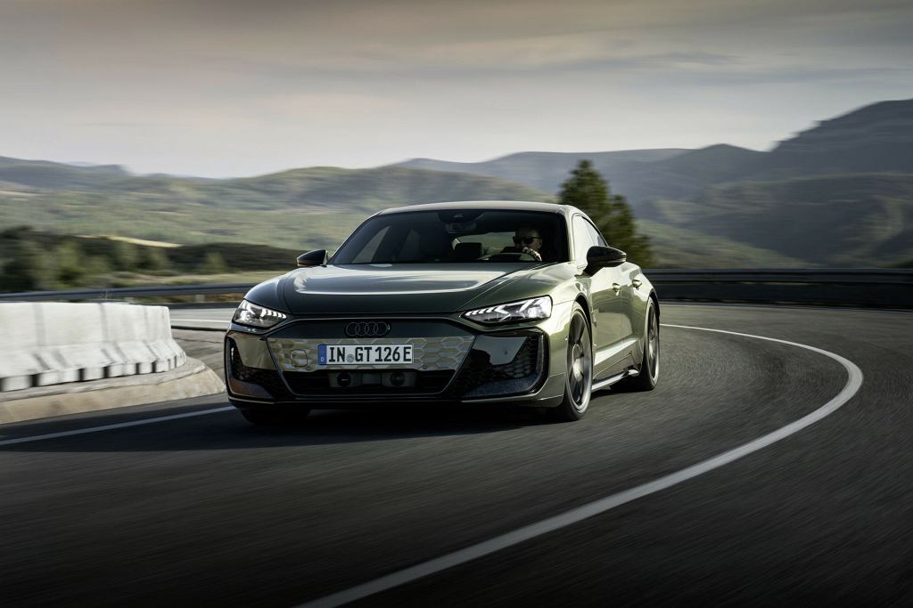 Audi представляет самый мощный автомобиль в своей истории. Это производительность RS e-tron GT.