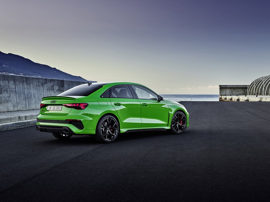 Новый Audi RS3 был смехотворно быстр на Нюрбургринге. Уровни Veyron, LFA и 599 GTB