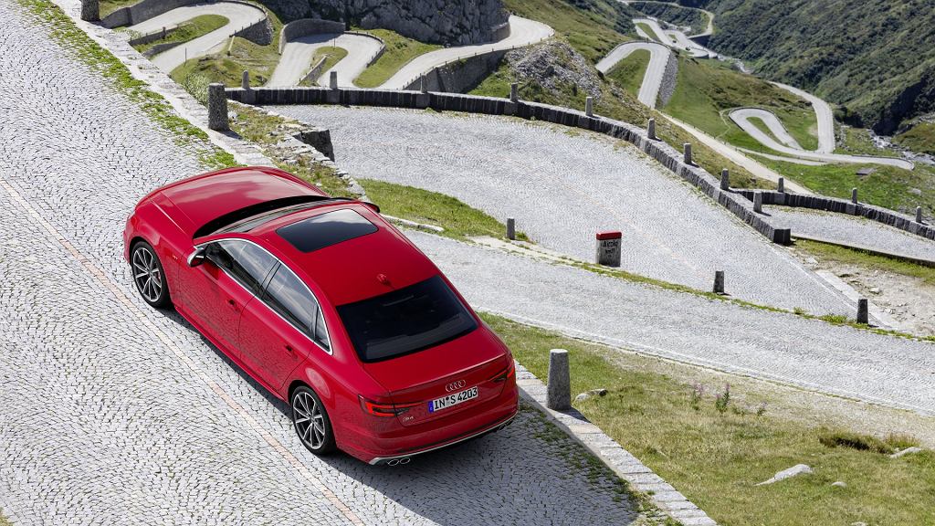 Новые Audi S4 и Audi S4 Avant — еще одни электронные лыжи с двигателем V-6 3.0 TDI