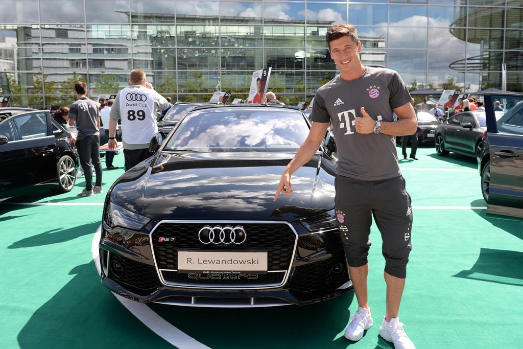 Роберт Левандовски вступает в новый сезон за рулем Audi