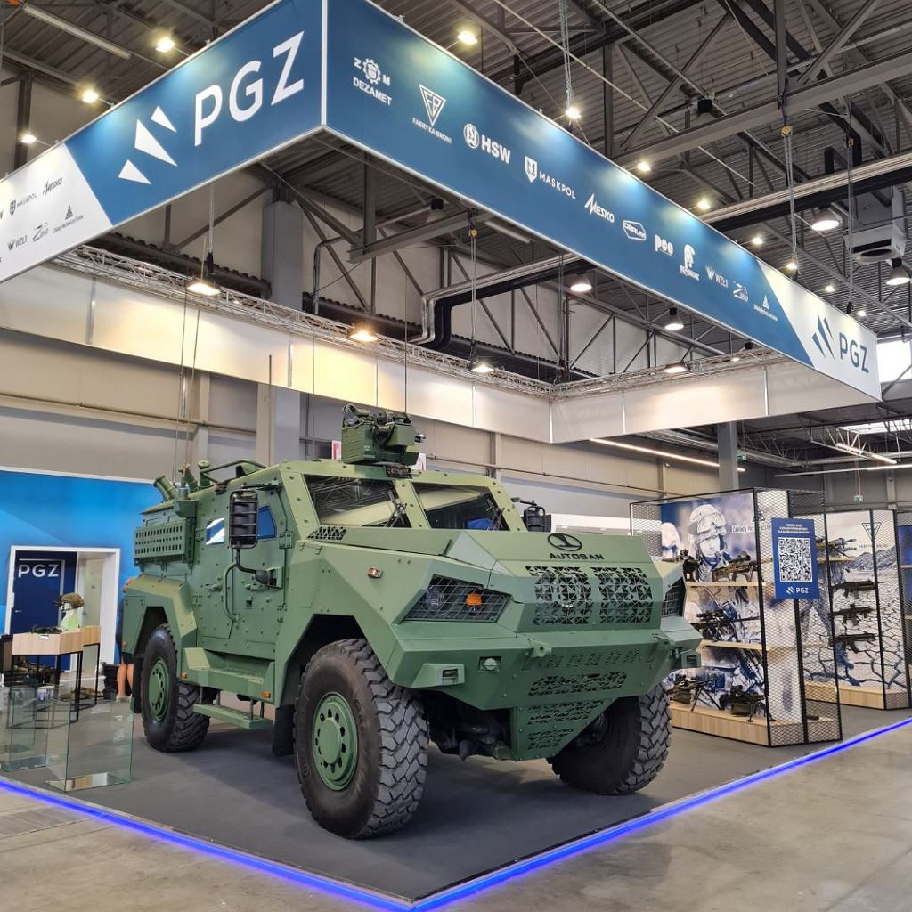 Autosan уже не польский, а чешский. В него можно стрелять и из него