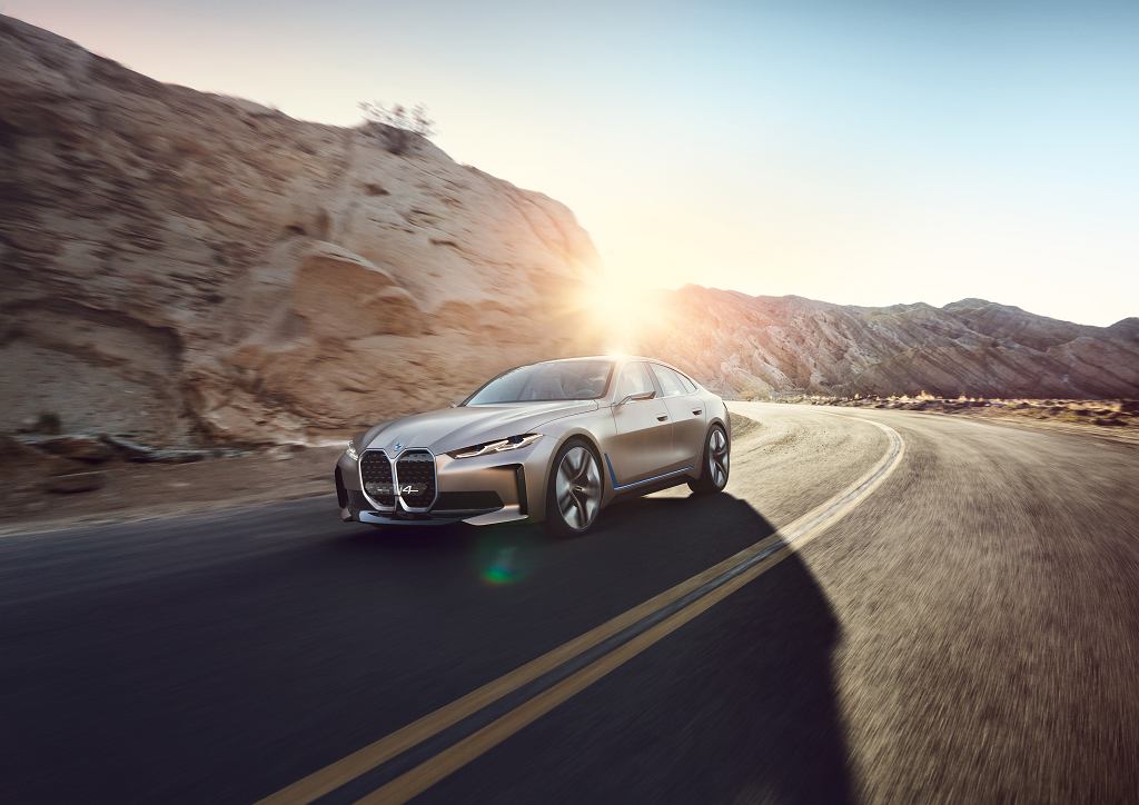 BMW меняет логотип впервые за 23 года. Новый вариант должен больше подходить для цифрового мира.
