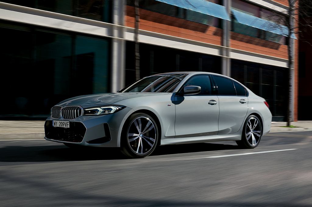 Сколько стоит самый дешевый трехступенчатый BMW? Это все-таки задний привод