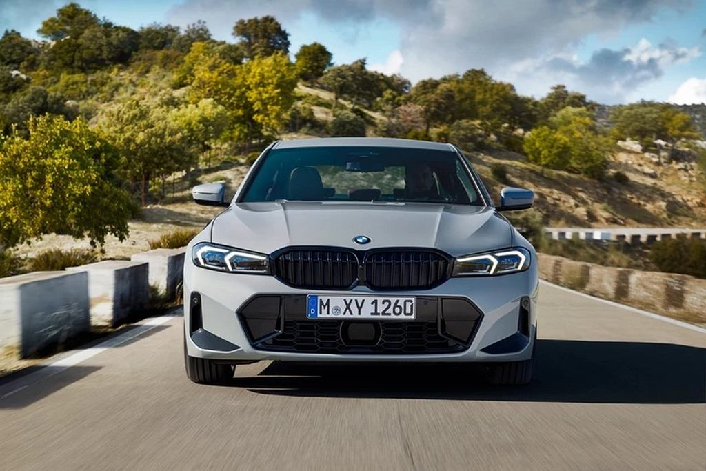 BMW представила обновлённую «3». В этот раз с грилем не переборщили