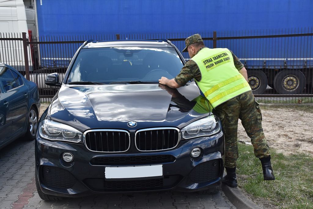 Украденный в Дании внедорожник нашли на границе с Украиной