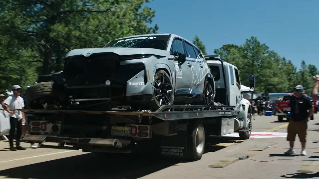 BMW XM должен был побить рекорд Пайкс-Пика. Внедорожник оказался на сломе