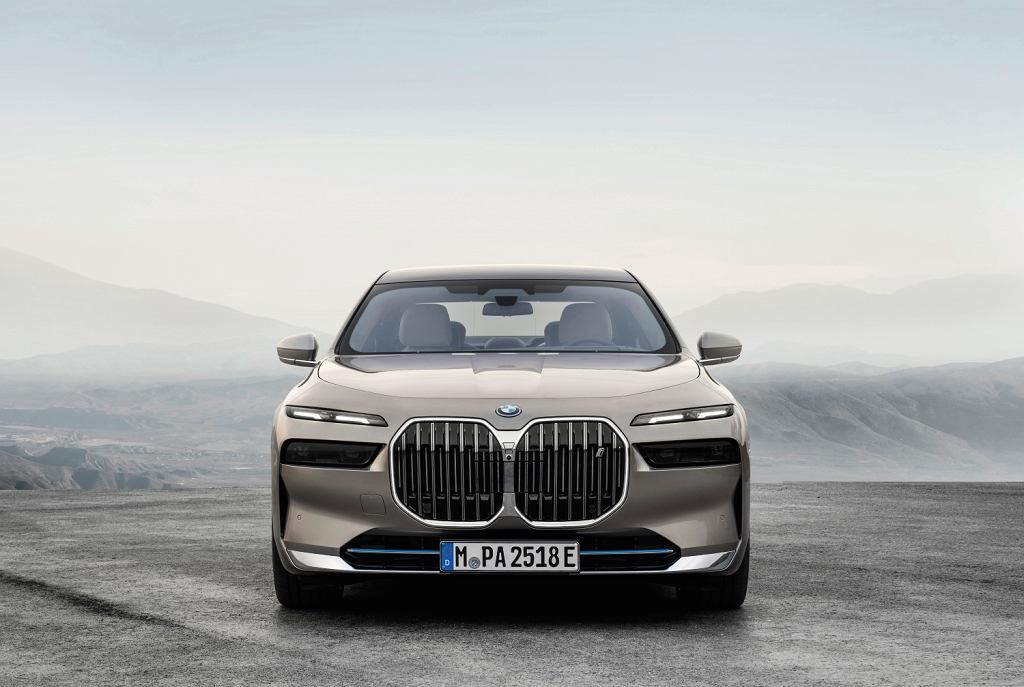 BMW представит бронированную версию i7. Автомобиль для экополитиков и знаменитостей