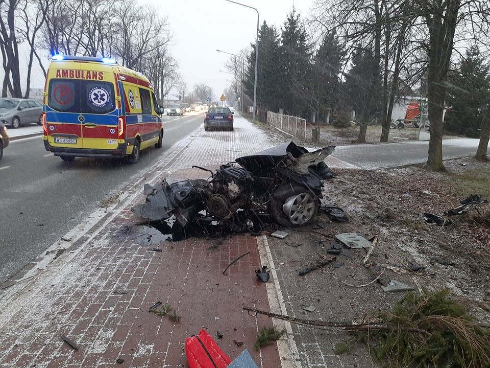 Этому водителю очень повезло. Его машина, не очень