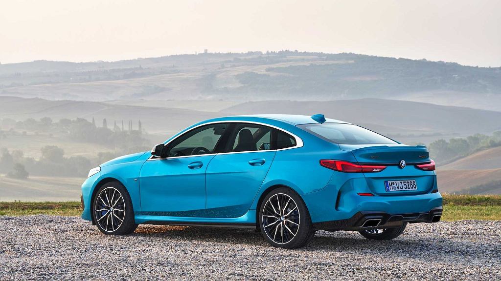 Новый BMW 2 Series Gran Coupe по цене в Польше. Первоначально 122 тыс. злотый. Много, но все же меньше, чем CLA