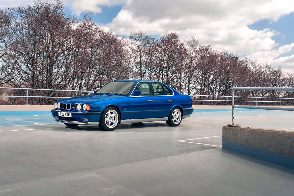 Итальянка и итальянка больше не будут ездить на таком BMW, как тот, что на фото. Правительство планирует утилизировать до 11 миллионов автомобилей