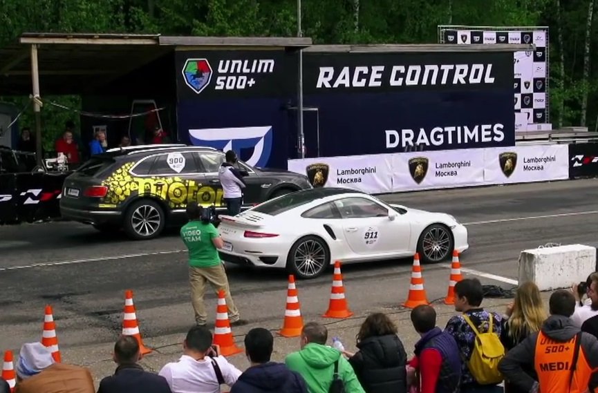 Видео | Bentayga против 911 Turbo | Необычная гонка в России.