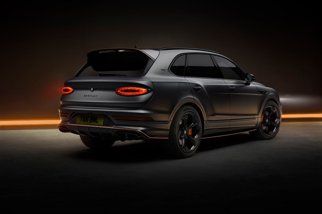 Прибывает Bentley Bentayga S Black Edition. Он темный и имеет уникальный логотип. Внедорожник для Бэтмена?