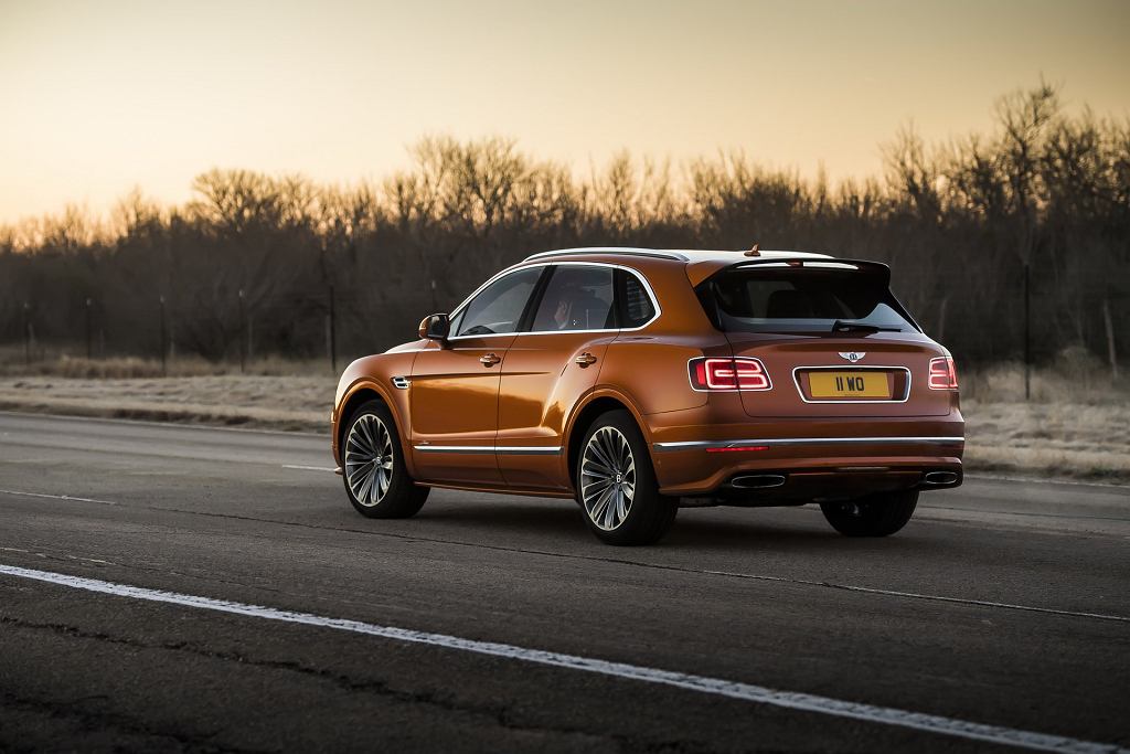 Bentley Bentayga Speed ​​— это новый самый быстрый внедорожник в мире. Он будет развивать скорость до 305 км/ч.