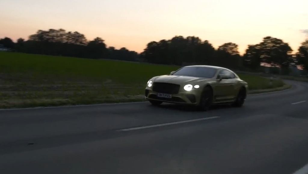 Элегантная скорость. Bentley Continental GT Speed ​​проехал 347 км/ч [ВИДЕО]
