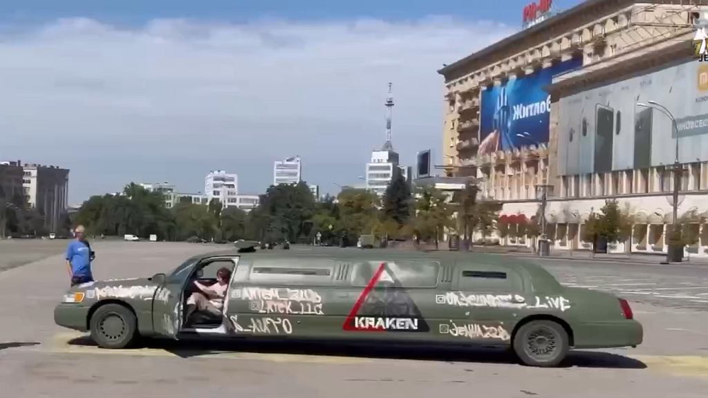 В украинской армии есть ХИМАРЫ, Крабсы и... лимузины. Боевые лимузины, конечно!