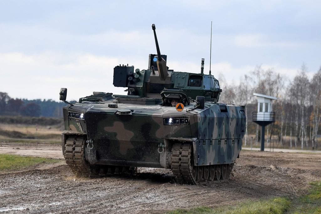 Вот новая боевая машина польской пехоты. Мистер и миссис Борсук
