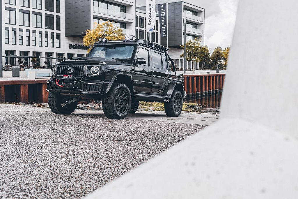 Brabus готов к бездорожью. Он черный, большой и пикап.