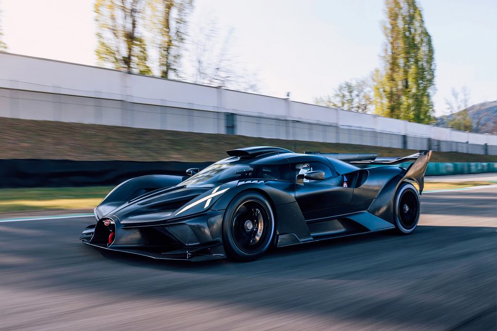 Bugatti утверждает, что вождение болида сравнимо с вождением болида Формулы-1. Интересный...
