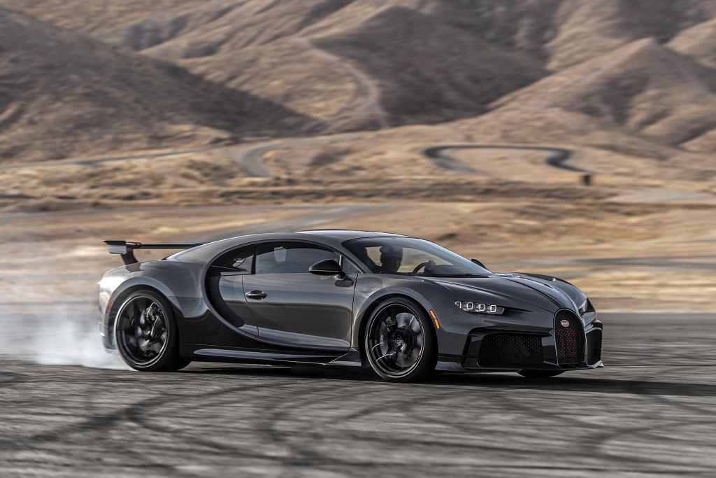 Bugatti Chiron Pur Sport разбился. Он столкнулся с... Короллой.