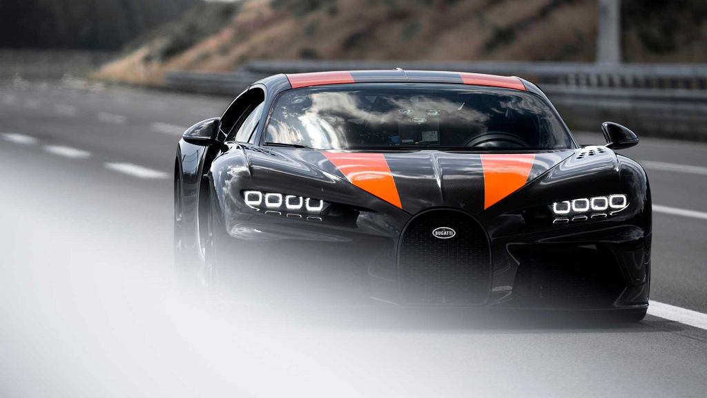 Ни одна машина никогда не ездила так быстро! Bugatti Chiron разогнался почти до 500 км/ч
