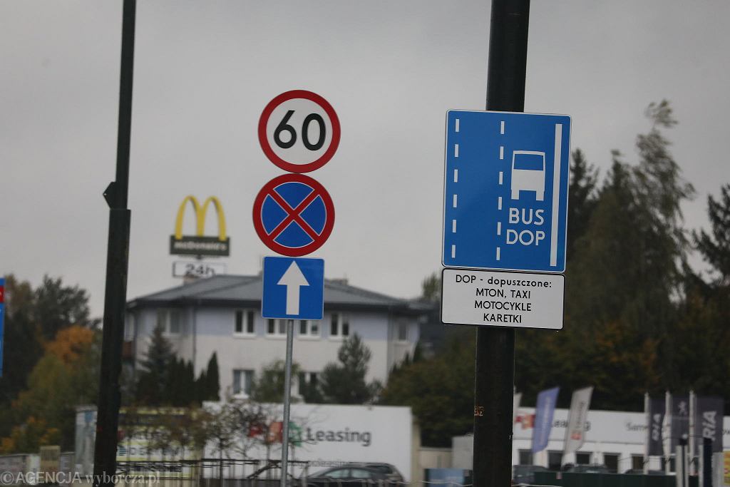 В Польше становится все больше полос DOP. Они касаются нескольких групп водителей.