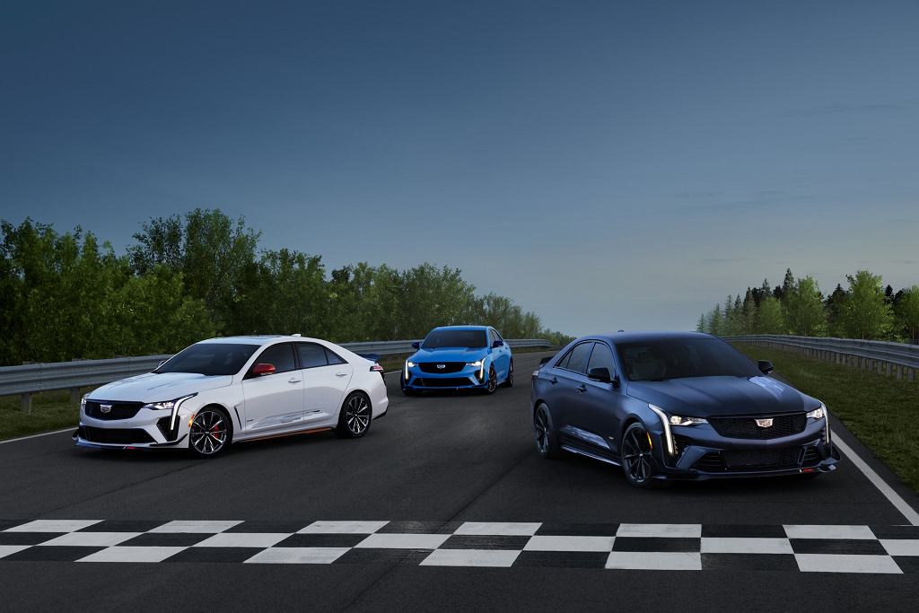 Cadillac празднует успех в гонках. Специально для этого случая была создана версия CT4-V Blackwing Track Edition.