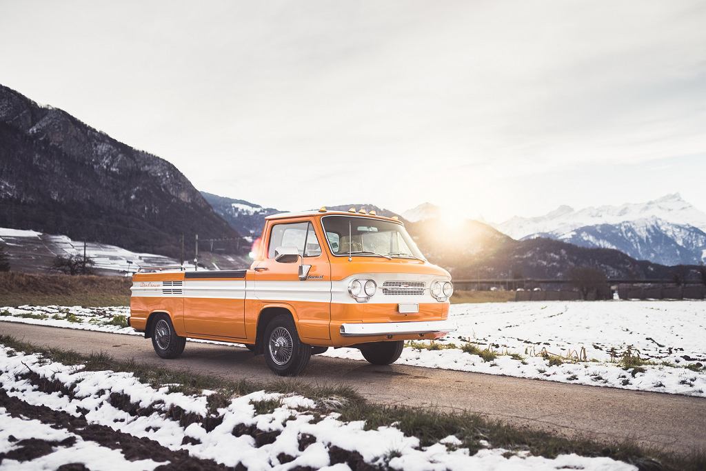Chevy Corvair 95 Rampside — редкая и странная машина. Это пикап с двигателем сзади. Теперь вы можете купить его