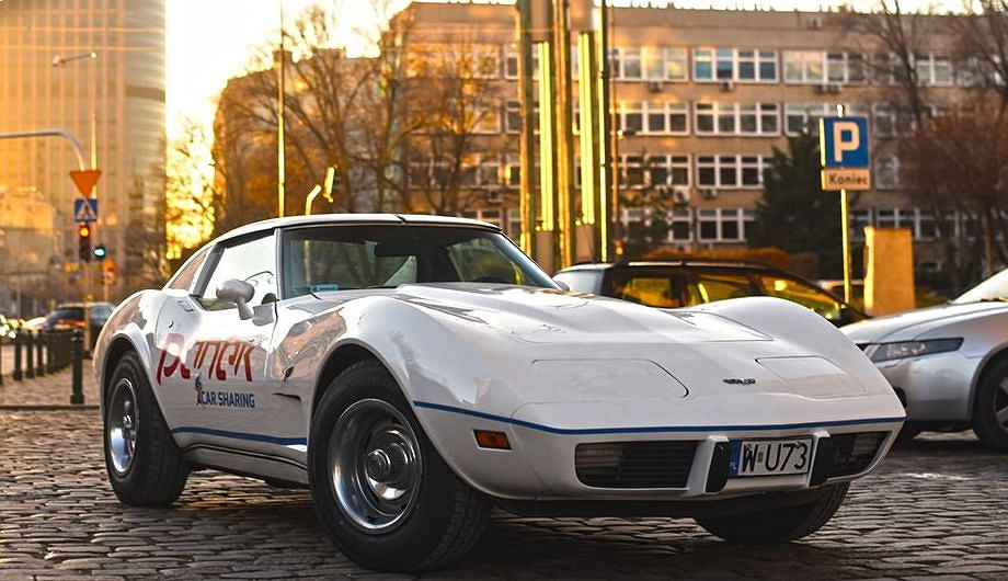 Chevrolet Corvette C3 Stingray доступен для поминутной аренды на Panek CarSharing