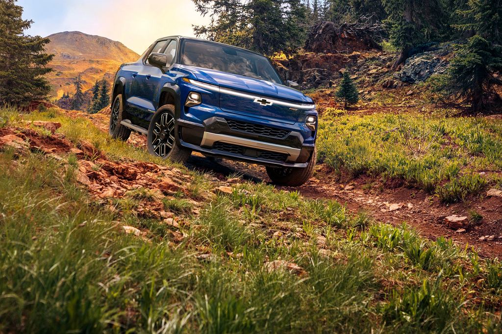 Chevrolet Silverado EV официально. Более 500 л.с. во флотском варианте и 9 тонн на крюке.
