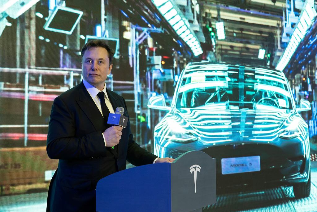 Tesla скоро предоставит полностью автономный режим вождения. Но мы, вероятно, пока не будем его использовать.