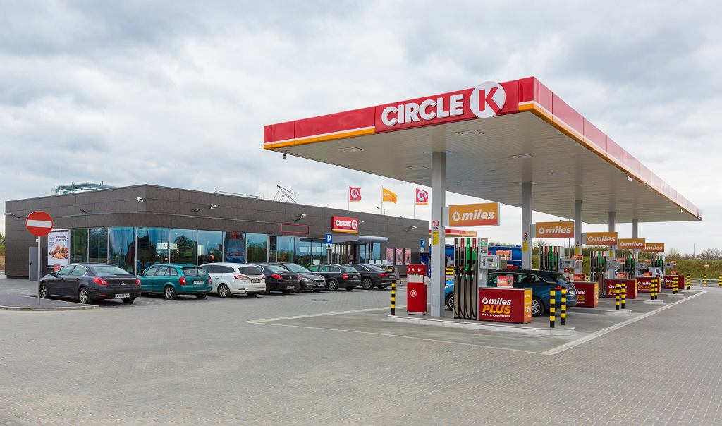 Четверть века хот-догов в Польше. На станциях Circle K появился хот-дог Jubilat!