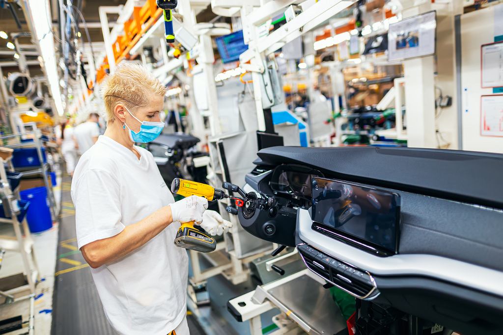 Проблема с электропроводкой. Skoda переносит производство из Украины в Чехию