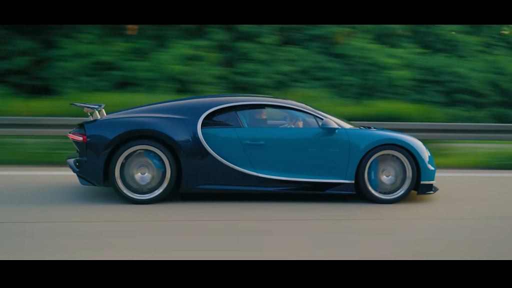 Он побил рекорды на автомобиле Chiron на немецком автобане. Теперь с ним связались власти [ВИДЕО]