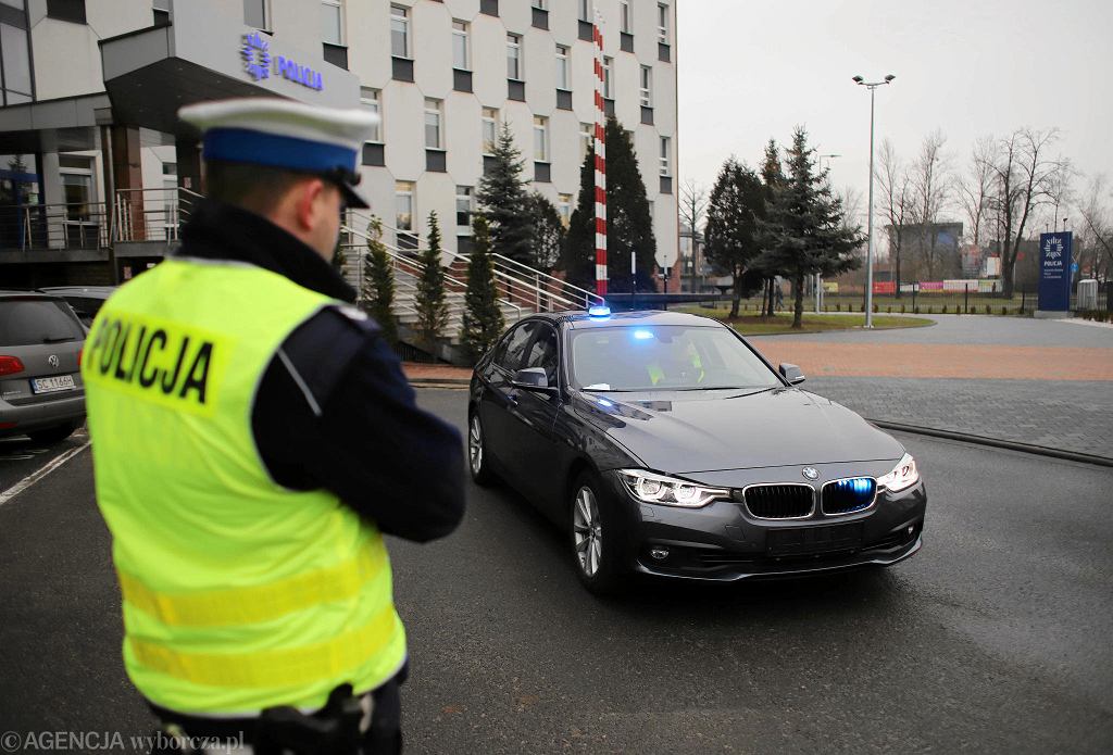 Серьезное ДТП с участием сотрудников полиции Скорости. Разбитый BMW без опознавательных знаков.