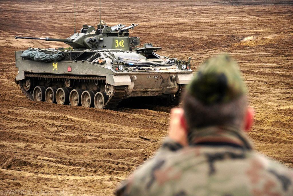 Не всегда четыре. Сколько броневиков в танке? Российские отличаются от наших новых.