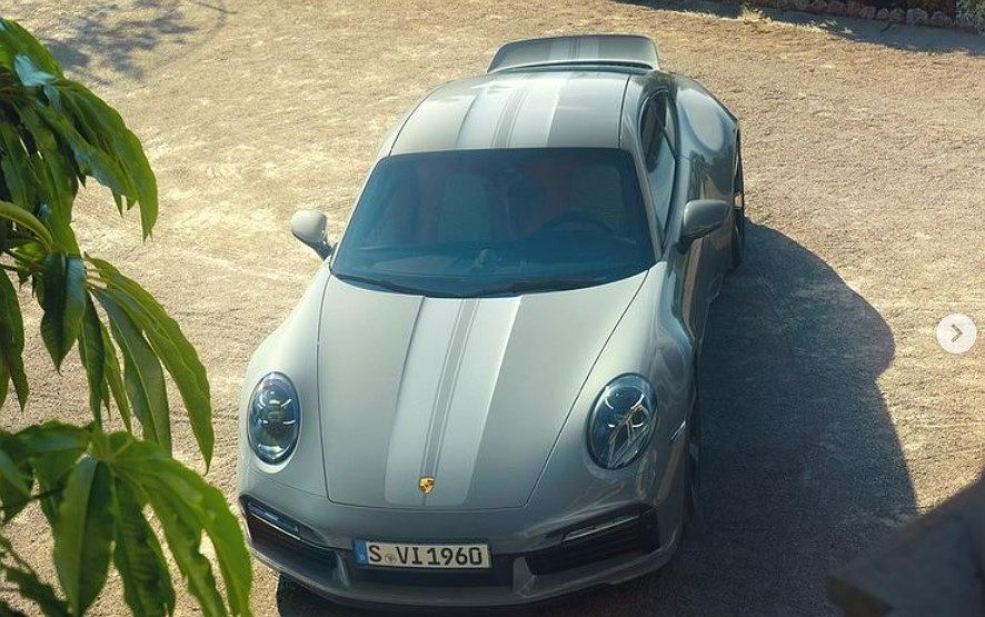 Porsche выпустила официальный тизер своего 911 Sport Classic. Фотографии также были опубликованы