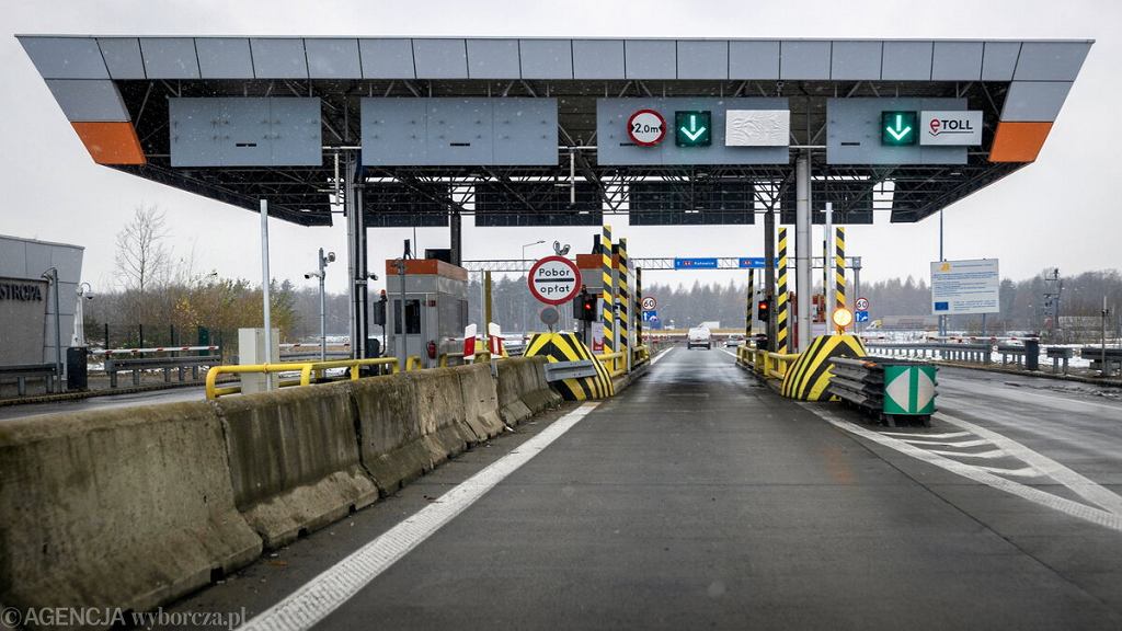 Пугают водителей платой за проезд по всем автомагистралям Польши. Есть ответ из министерства